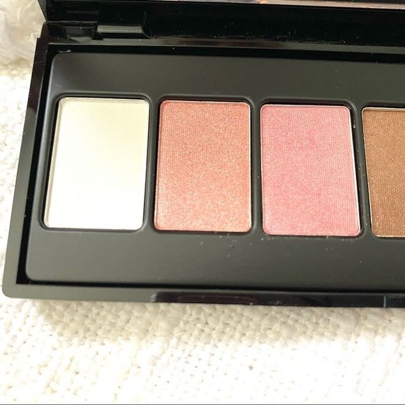 Elizabeth Arden Eyeshadow Palette NEW - Picture 2 of 7